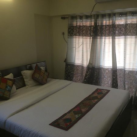 Poonam Hieghts Bed and Breakfast Bombay Eksteriør billede