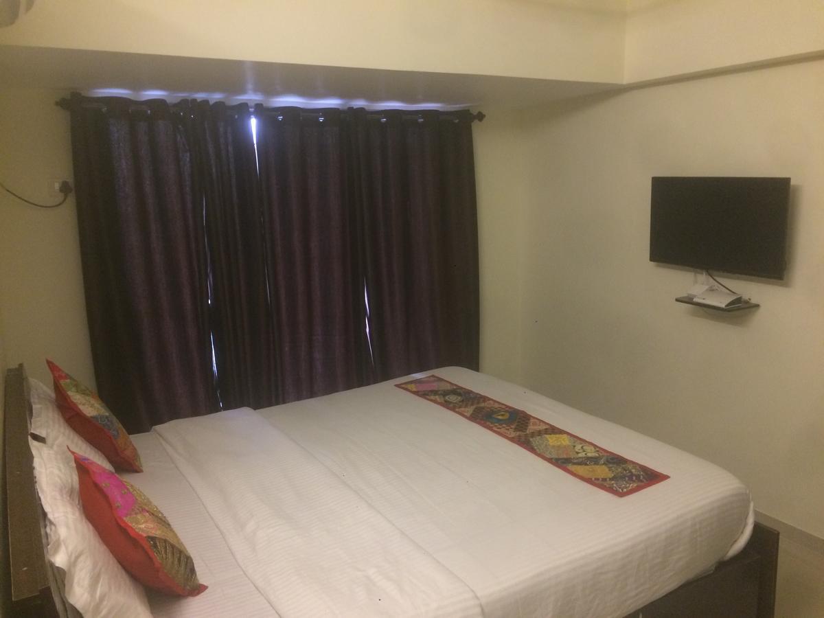 Poonam Hieghts Bed and Breakfast Bombay Eksteriør billede
