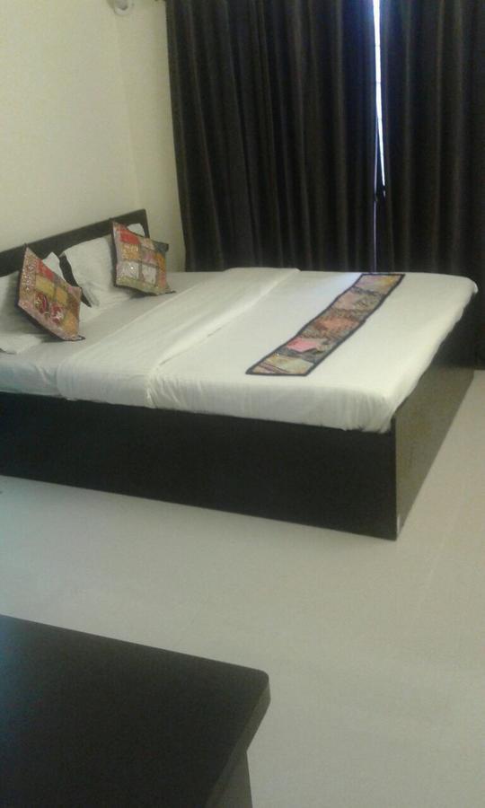 Poonam Hieghts Bed and Breakfast Bombay Eksteriør billede