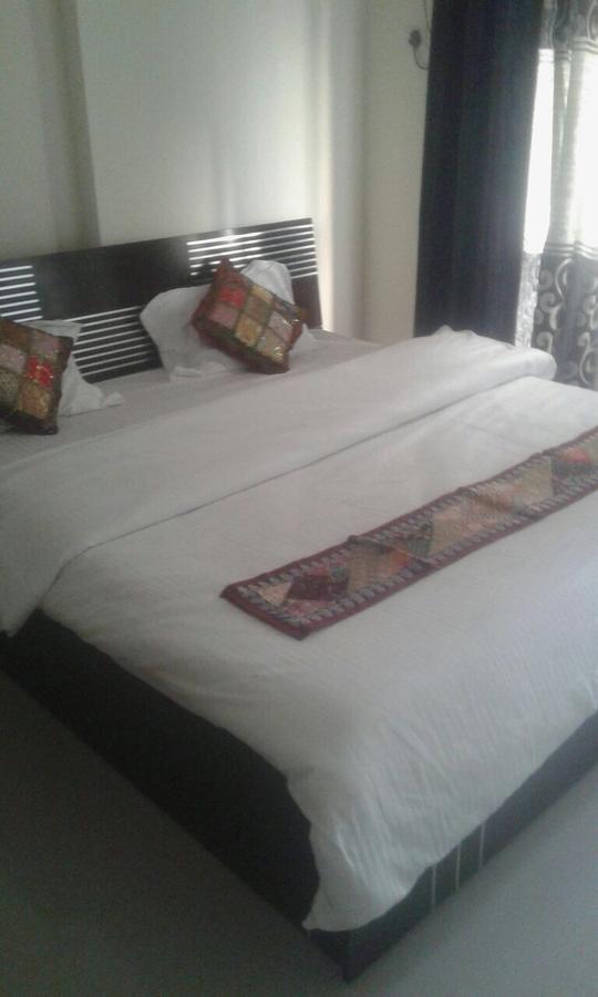 Poonam Hieghts Bed and Breakfast Bombay Eksteriør billede