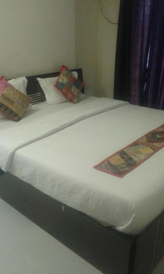 Poonam Hieghts Bed and Breakfast Bombay Eksteriør billede